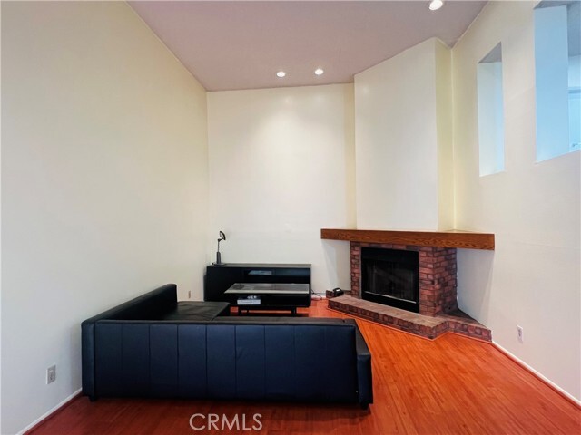 Foto del edificio - 1026 S Marengo Ave