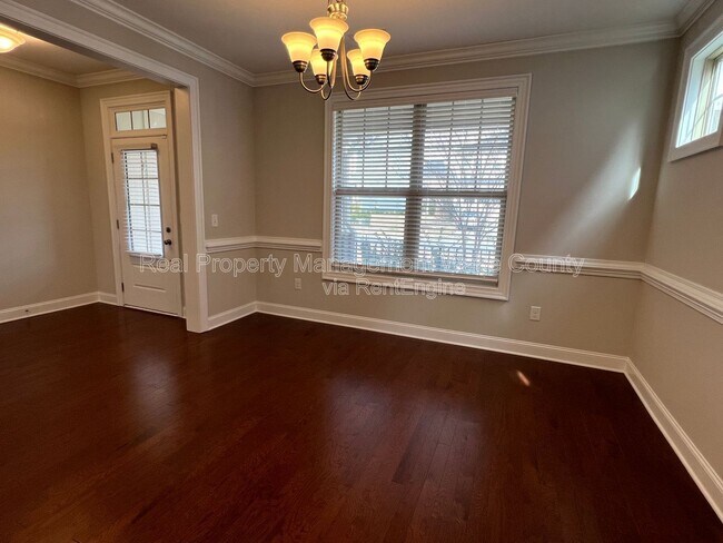 Foto del edificio - 1351 Gilwood Dr