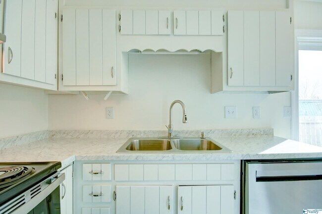 Foto del edificio - 2225 Golf Rd SW