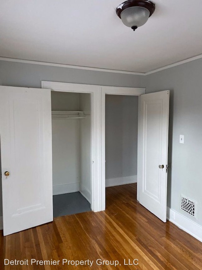 Building Photo - 3 br, 1 bath House - 16153 Parkside St.