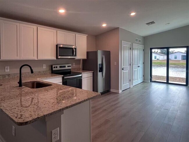 Foto del edificio - 5755 Deep River Ave