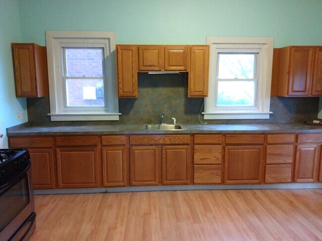 Cocina/despensa - 417 W Walnut St