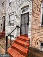 Building Photo - 204 N Rose St