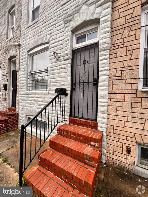 Building Photo - 204 N Rose St