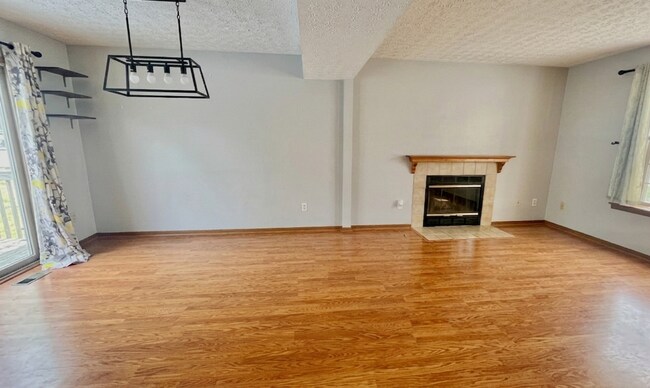 Foto del edificio - 6865 Barker Dr