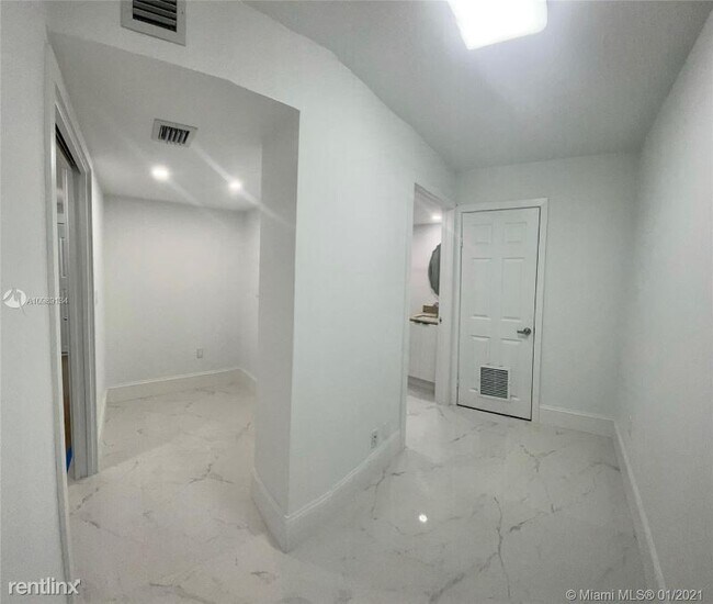 Foto del edificio - 10101 E Bay Harbor Dr