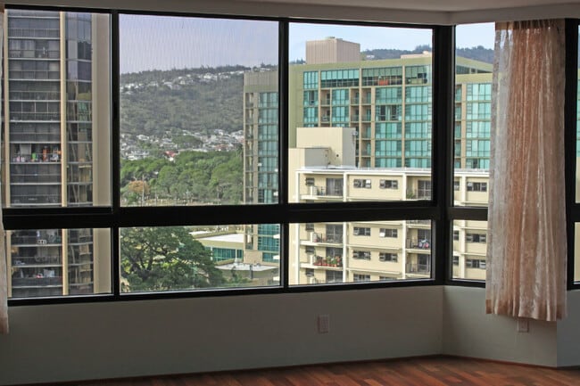 Building Photo - 2/2/2 at Nuuanu Brookside, Beautiful Mount...
