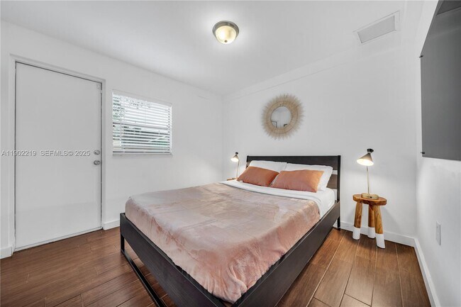 Foto del edificio - 710 NE 141st St