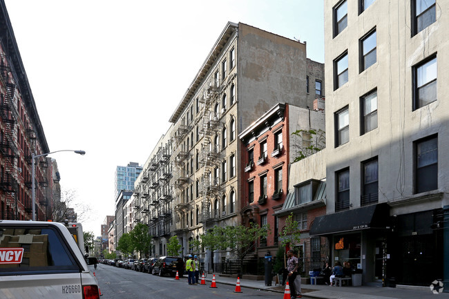 Foto del edificio - 243 East 13th Street