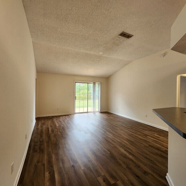 Building Photo - 3/2 Single Family