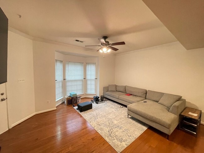 Building Photo - 15151 Leicestershire St