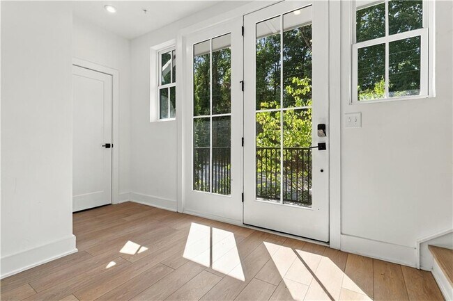 Foto del edificio - 1844 Gotham Ln NE