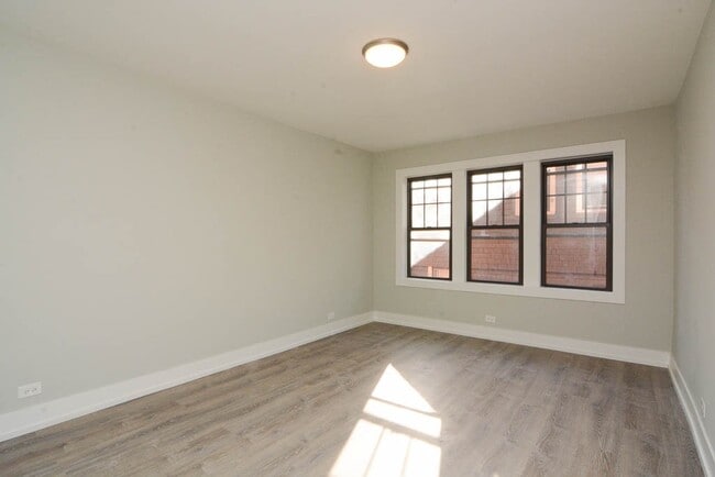 Building Photo - 1133 Maple Ave