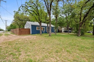 Building Photo - 2020 Bluebonnet Dr