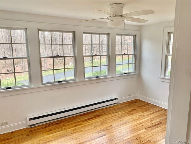 Foto del edificio - 336 Armonk Rd