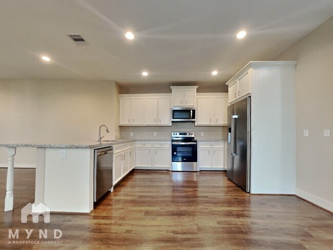 Foto del edificio - 5003 Higgins St