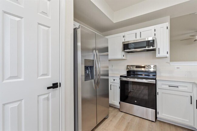 Foto del edificio - 2320 Gracy Farms Ln