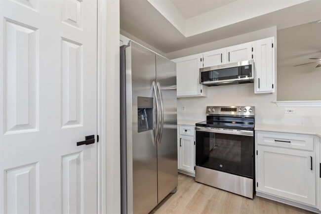 Building Photo - 2320 Gracy Farms Ln