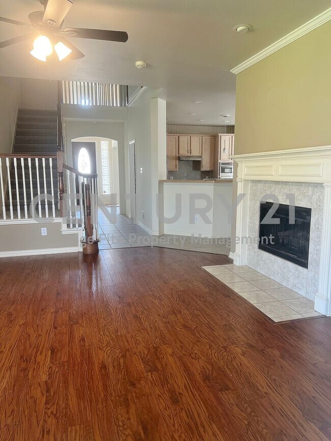 Building Photo - Spacious 2-Story 5/4/2 on Cul-de-sac in Ga...