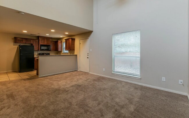 Building Photo - Spacious 1 Bedroom 1 Bath Available NOW