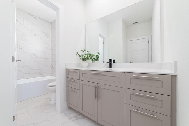 Building Photo - 11936 N Hoa Sen Cir