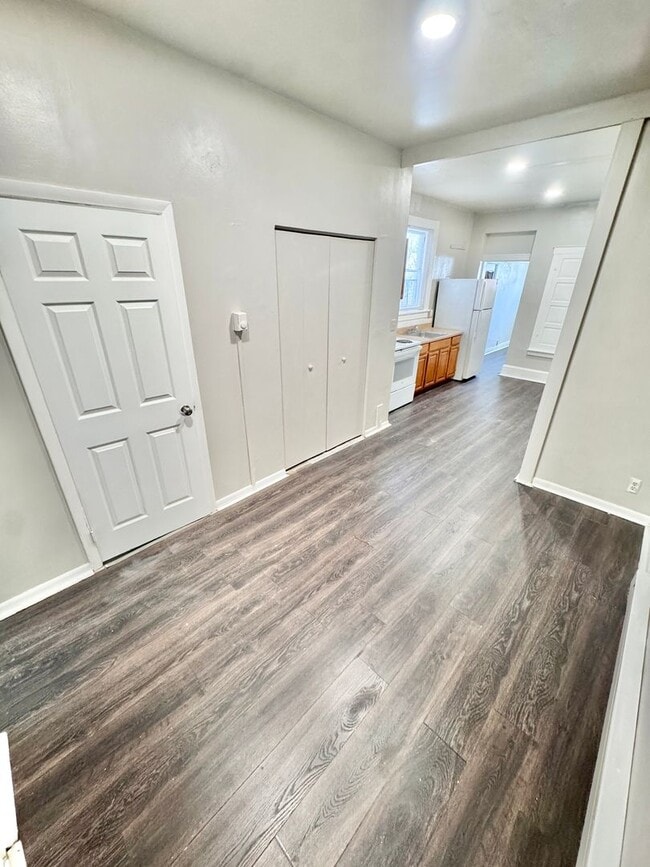 Building Photo - 540 Montclair Ave