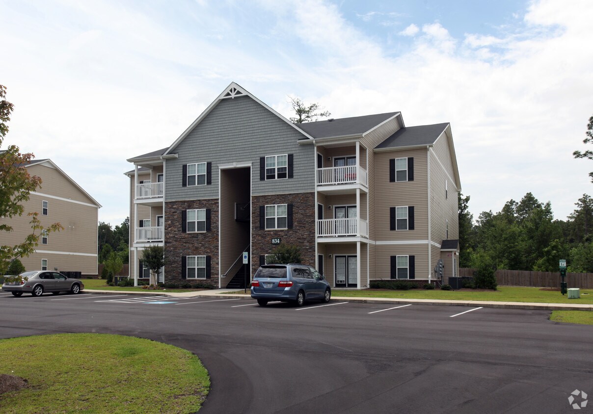 The Cliffs at Waterford Apartments in Spring Lake, NC
