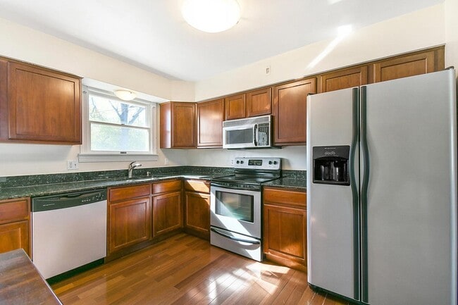 Building Photo - 879 Brentford Drive