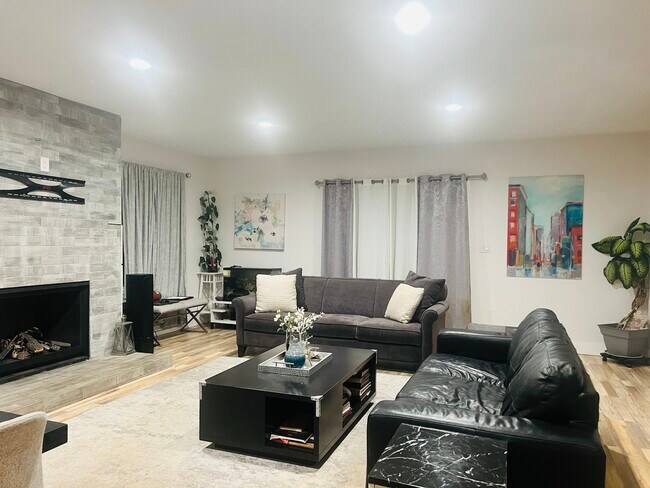 Building Photo - 419 Elm Ave