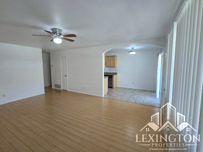 Foto del edificio - Lovely, 2BD/1BA, Condo in The Villaggio, near Madison Ave. and American River College!