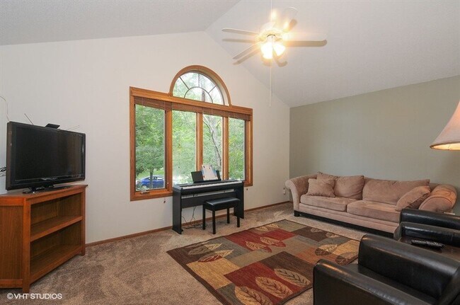 Foto del edificio - Spacious 5BR Home on Cul-de-Sac – Available June 1