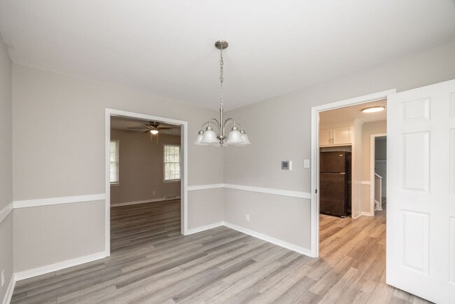 Building Photo - Professionally Renovated Chesterfield Home