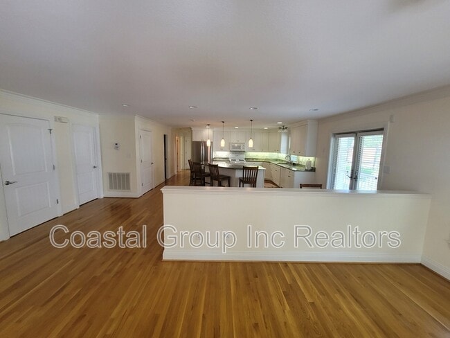 Foto del edificio - 2309 Wake Forest St