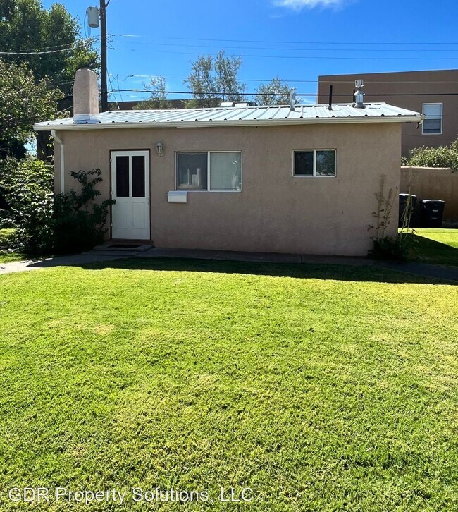 Building Photo - Studio, 1 bath House - 2440 1/2 Rose Ave. ...