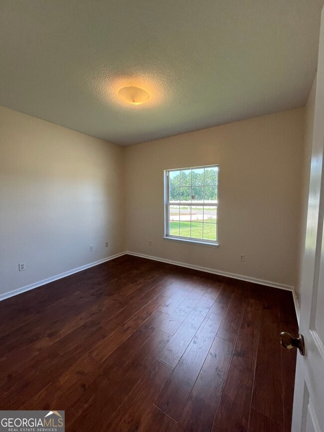 Building Photo - 204 Royal Palms Ave