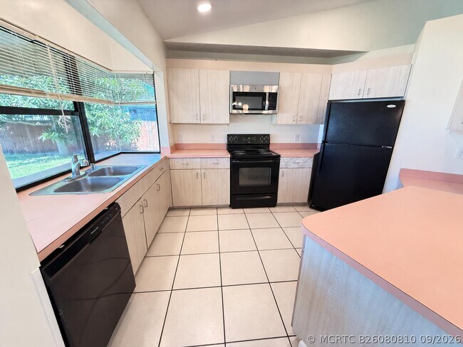 Foto del edificio - 2225 SE Melaleuca Blvd