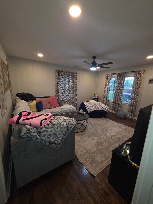 Building Photo - 1716 Fayetteville Hwy