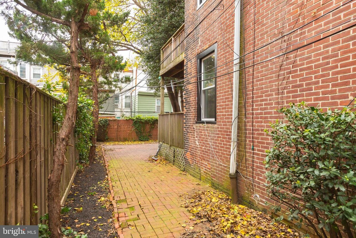 Primary Photo - 2024 Green St