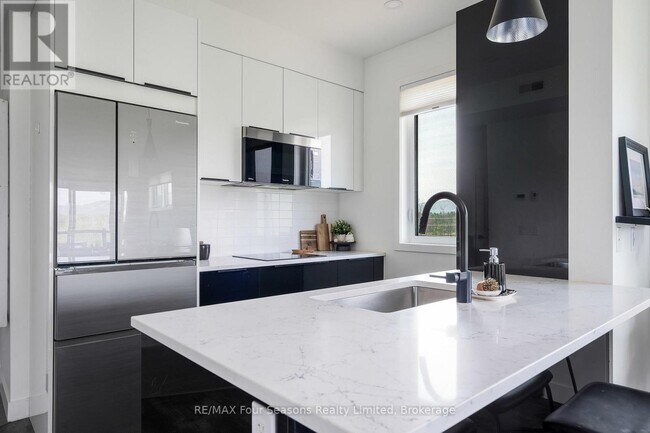 Building Photo - 12 Beausoleil Ln