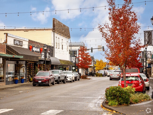 Downtown Enumclaw has many boutiques and places to grab a bite to eat.