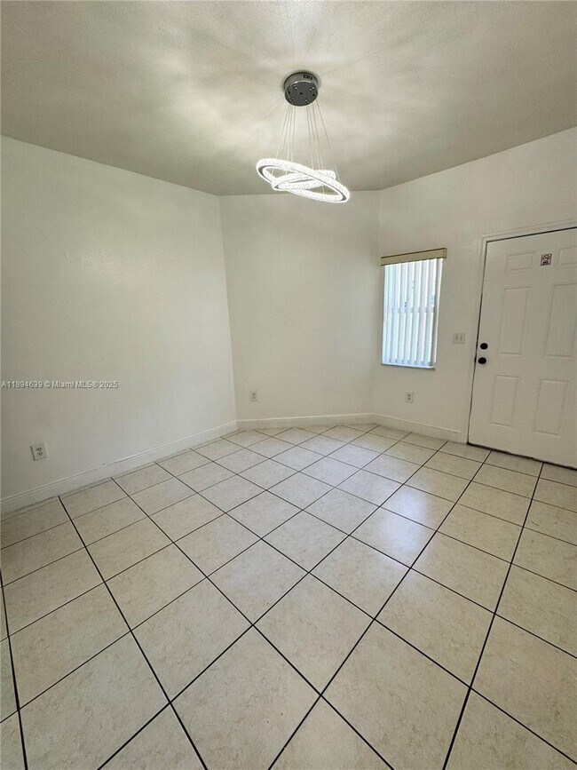 Foto del edificio - 13705 NE 20th Pl