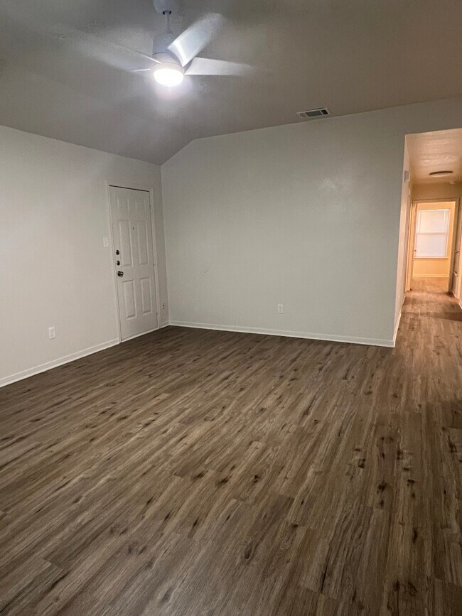 Foto del edificio - 409 Topeka Ct