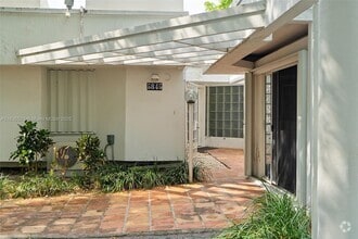 Building Photo - 5845 SW 88th St