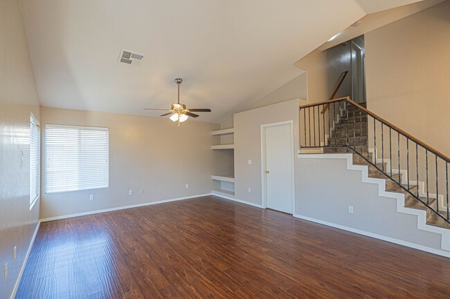 Building Photo - WELCOME HOME to your 4 Bed/2.5 Bath in Mesa!