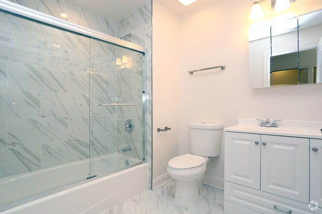 3HAB, 4BA - Segundo cuarto de baño - Princeton West Townhomes