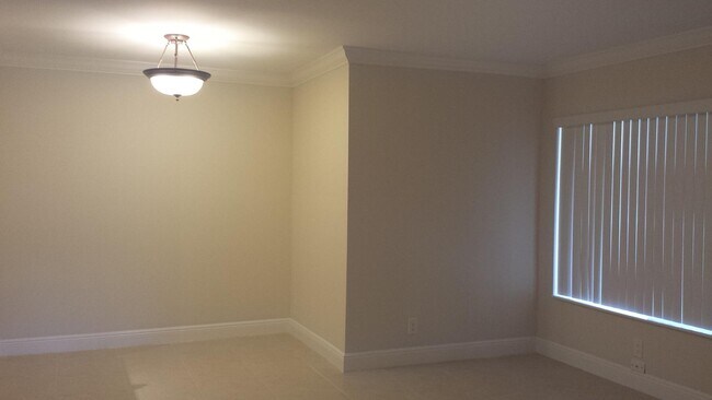 Foto del edificio - 5900 Whispering Pine Way