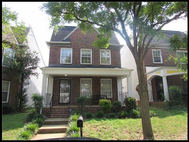 Building Photo - 1413 Kemper Street