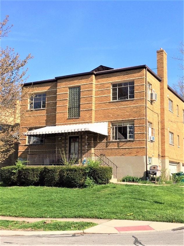 Primary Photo - 4430 Ridgeview Ave