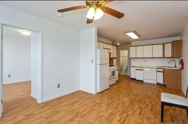 Building Photo - 27 66th St