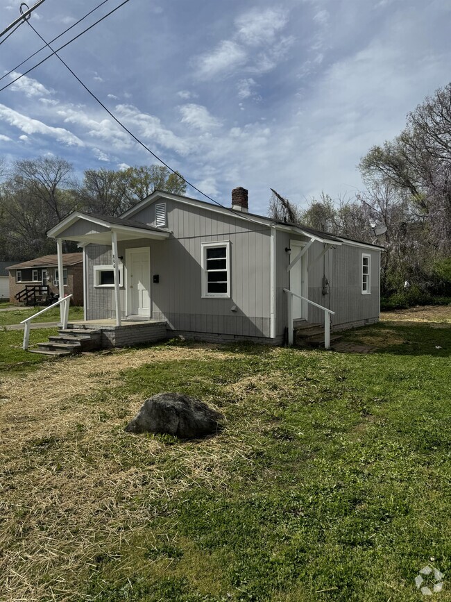 Building Photo - 806 Green St